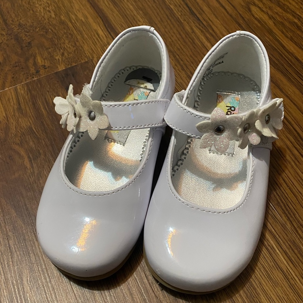 Like New Rachel Shoes Girls White Dress Shoes with Velcro Strap